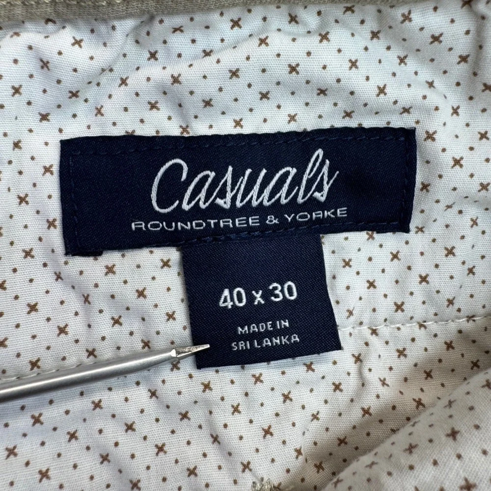 Roundtree & Yorke Casuals Men Khaki Chino Pants Stretch 40x30 Flat Front (38x29)